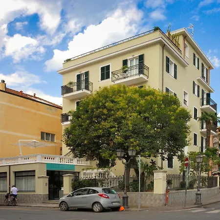 Ξενοδοχείο με διαμερίσματα San Marco Suites&apartments Αλάσιο